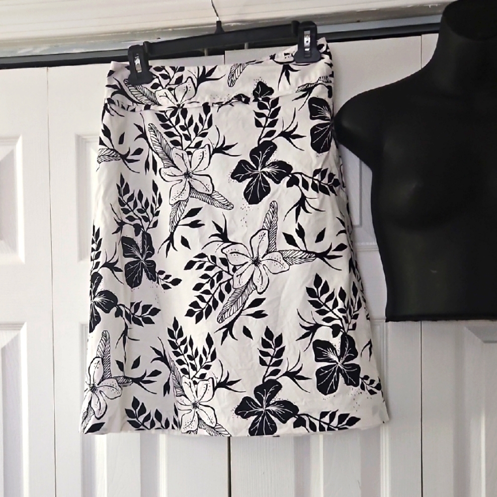 H&M Floral Black and White Women's Skirt